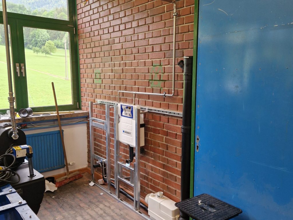HTL Jenbach - WC-Ständerwand